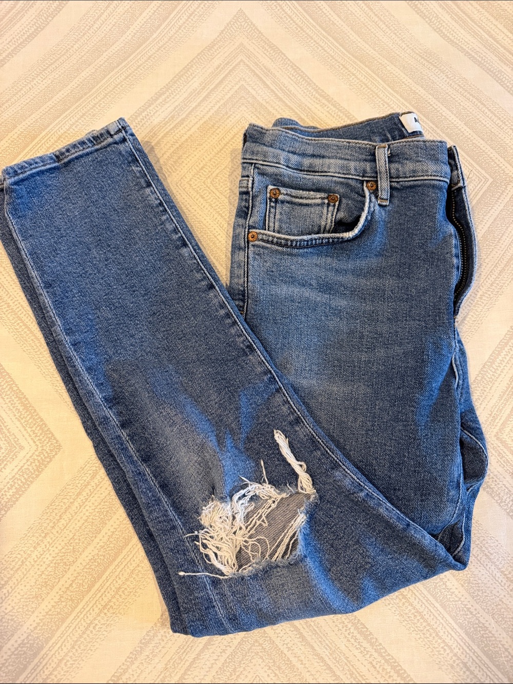AGOLDE Toni Straight Leg Jeans Size 28 Blue Medium Wash Cropped Distressed Denim